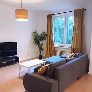 Apartment Spacious 70sqm In Popular Location 